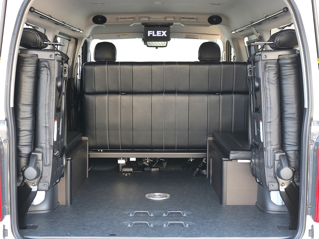 ベッドマットを取り外し、大きな荷物も積載可能！