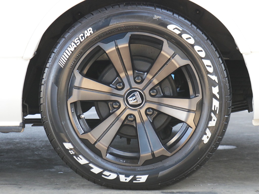 オリジナル17インチアルミホイール・グッドイヤーナスカータイヤ