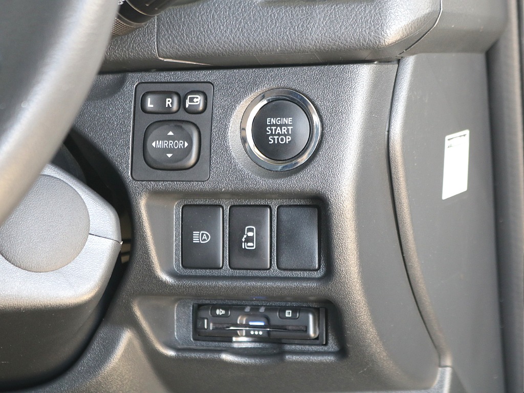 プッシュ式スタート・オートハイビームスイッチ・パワースライドドアスイッチ・ビルトインETC