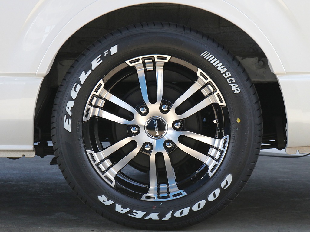 オリジナル17インチアルミホイール・グッドイヤーナスカータイヤ