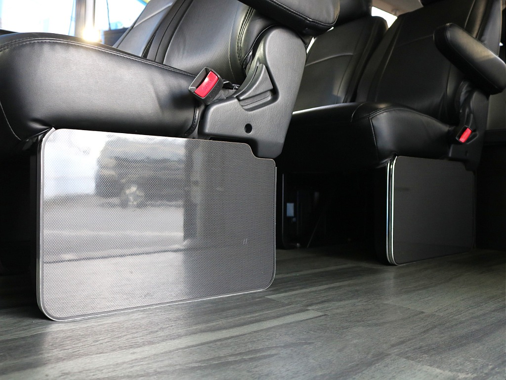 フットパネル付き・フローリング施工