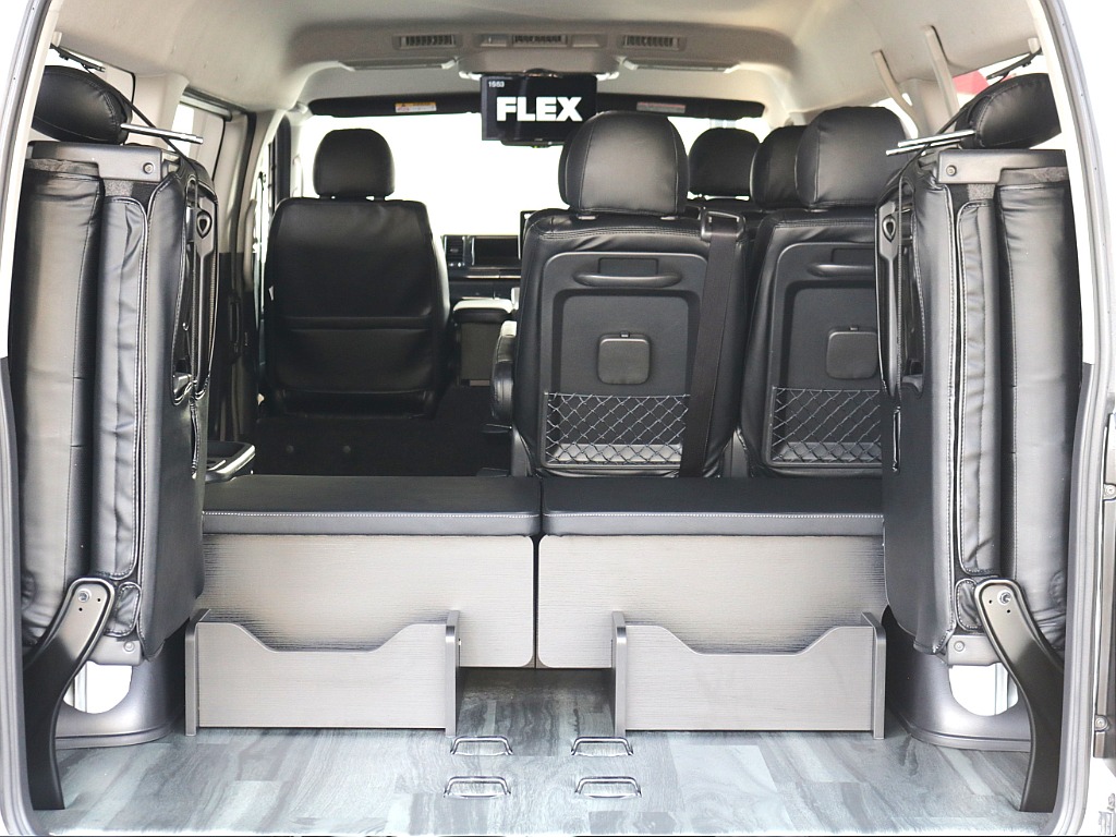 4列目跳ね上げ可能！※荷室スペースも確保