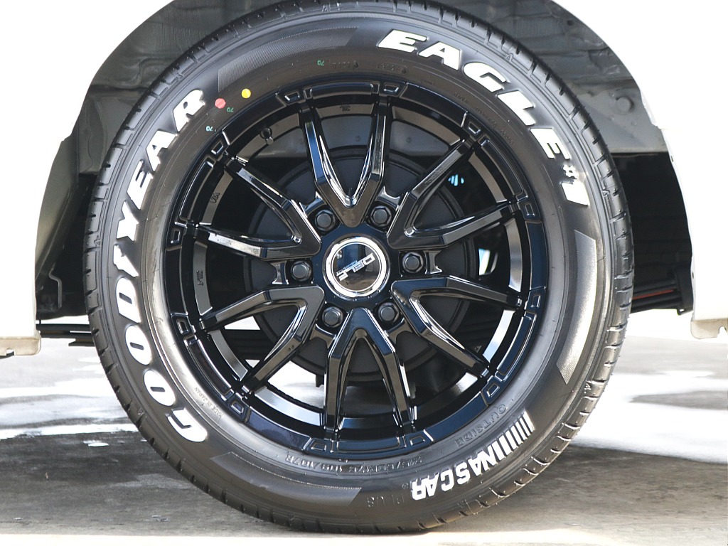 オリジナル１７インチアルミホイール・グッドイヤーナスカータイヤ