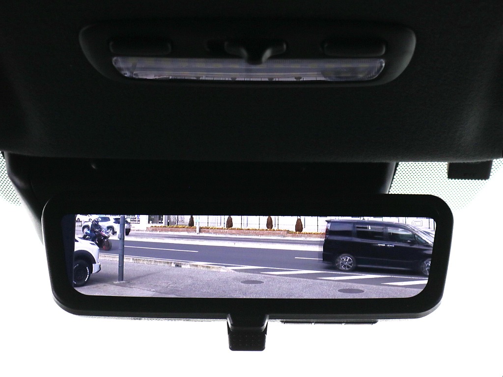 デジタルインナーミラー※モニターと鏡面で切り替え可能