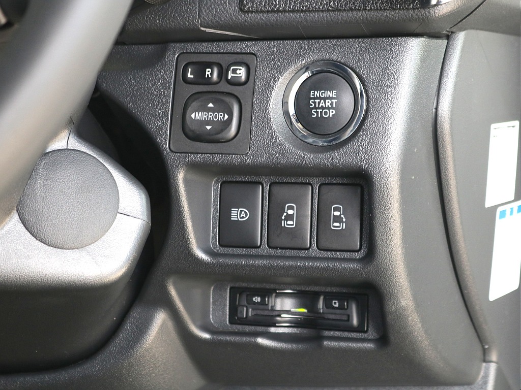 プッシュ式スタート・オートハイビームスイッチ・両側パワースライドドアスイッチ・ビルトインETC