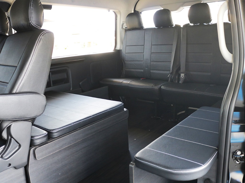 ベッドマットはセカンドシート後ろに収納可能！