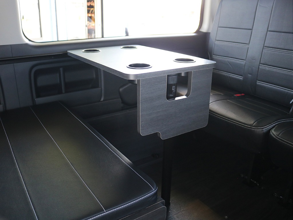 取り外し可能な専用テーブル