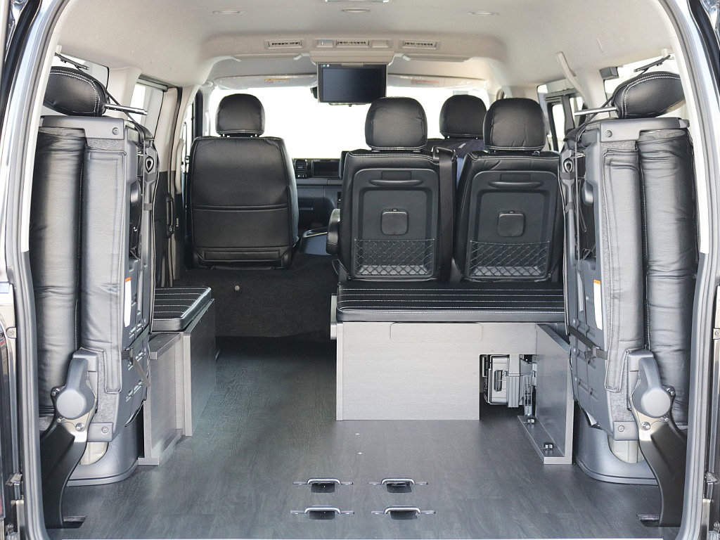 跳ね上げ可能！荷物スペースも確保