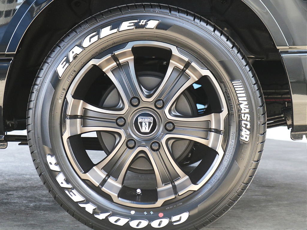 オリジナル１７インチアルミホイール・グッドイヤーナスカータイヤ