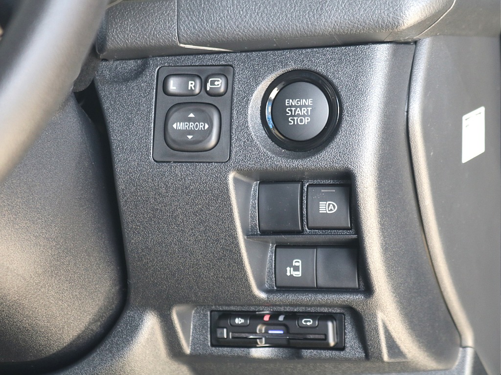 プッシュ式スタート・オートハイビームスイッチ・パワースライドドアスイッチ・ビルトインETC