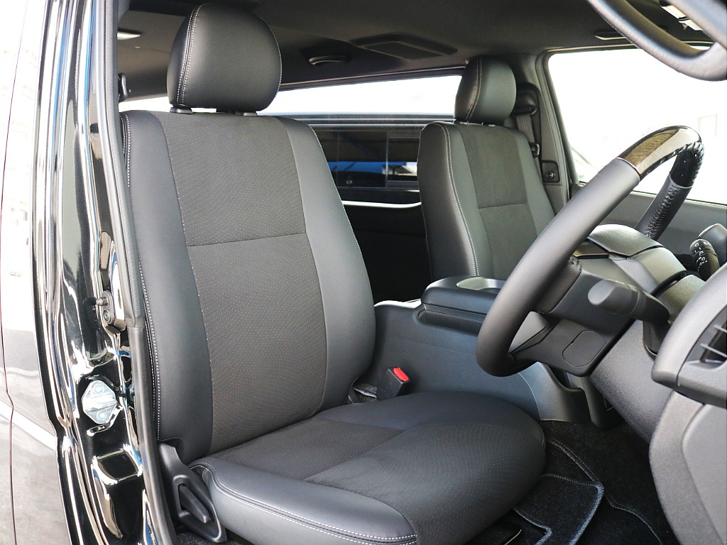 ダークプライムⅡ特別仕様車限定ハーフレザーシート