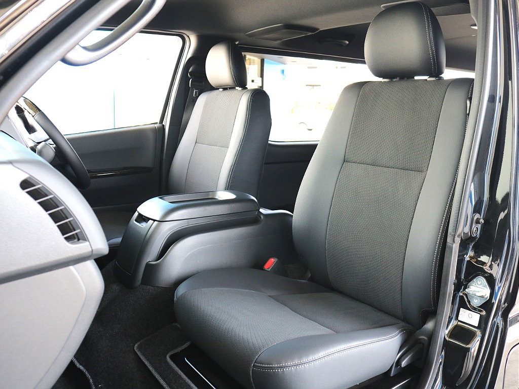 ダークプライムⅡ特別仕様車限定ハーフレザーシート