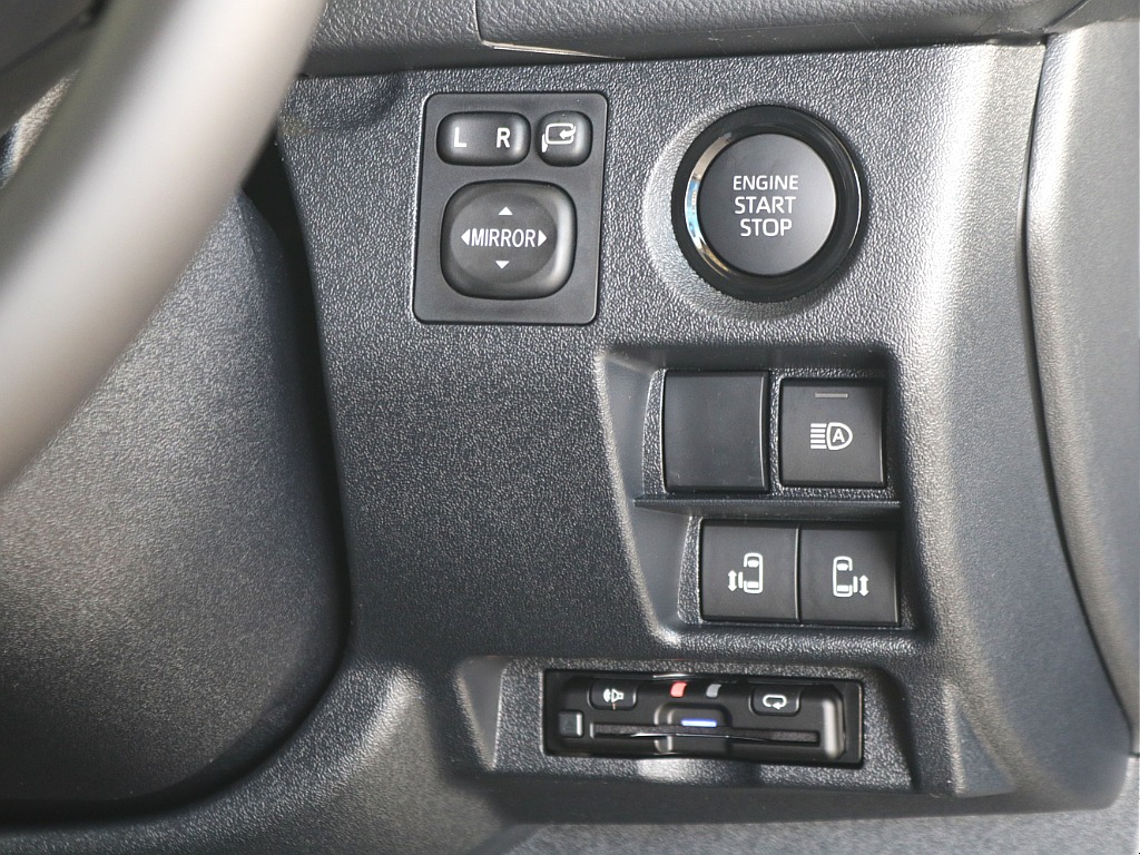 プッシュ式スタート・オートハイビームスイッチ・パワースライドドアスイッチ・ビルトインETC