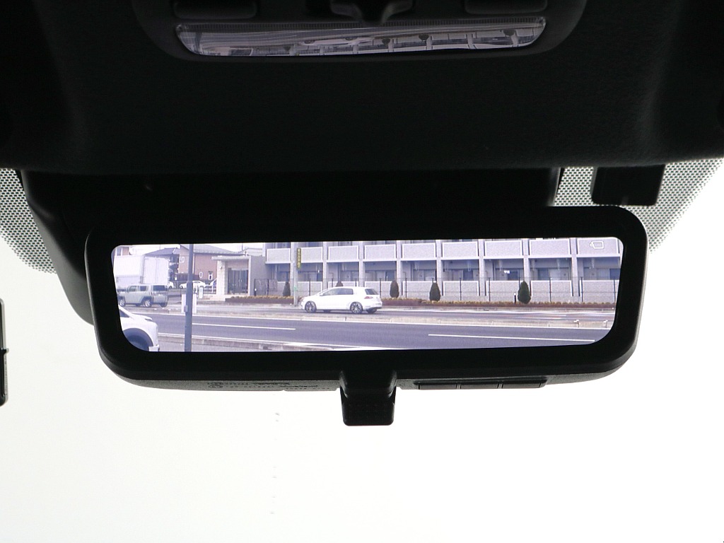 デジタルインナーミラー※モニターと鏡面で切り替え可能