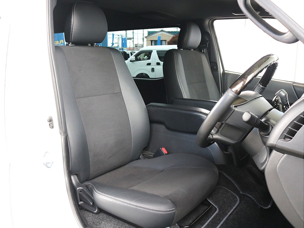 ダークプライムⅡ特別仕様車限定ハーフレザーシート