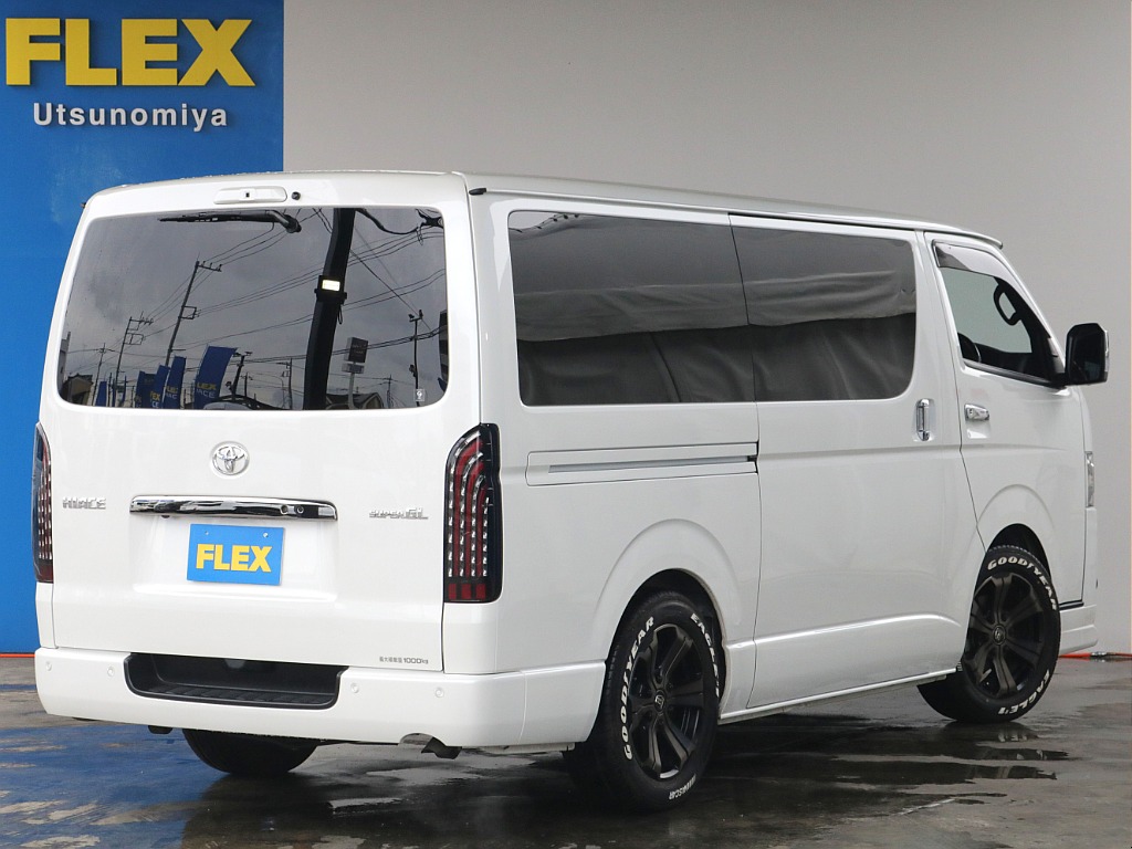 フローリング、UIビークル製ベッドキット、ショックアブソーバーカスタム済み