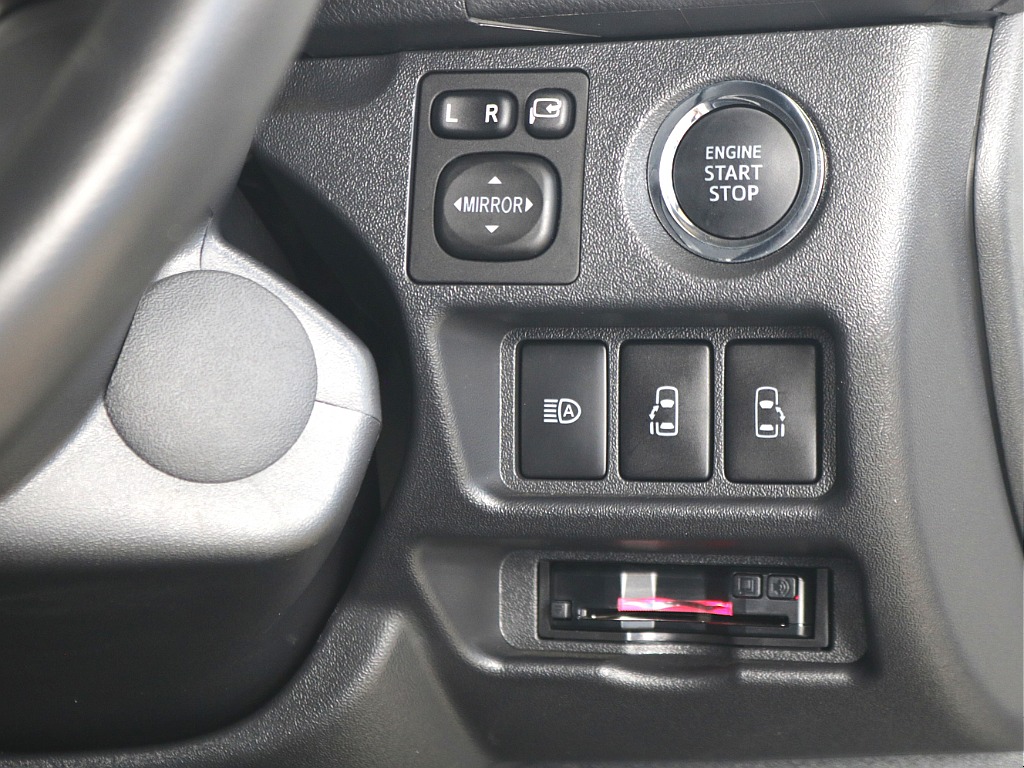 プッシュ式スタート・オートハイビームスイッチ・両側パワースライドドアスイッチ・ビルトインETC