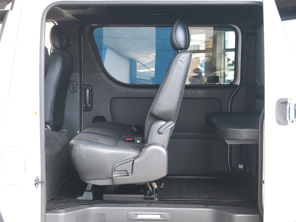 前後スライド可能