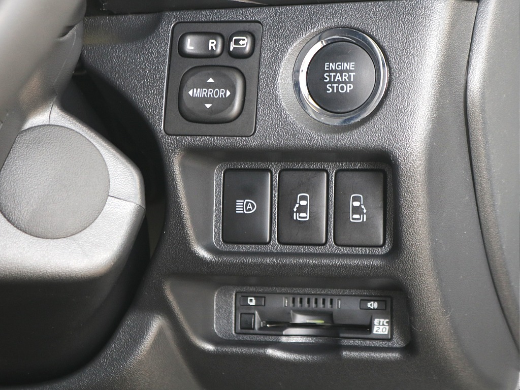 プッシュ式スタート・オートハイビームスイッチ・両側パワースライドドアスイッチ・ビルトインETC