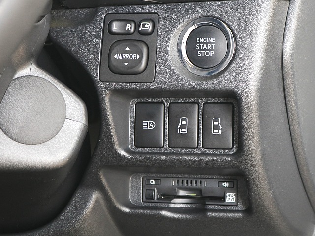 プッシュ式スタート・オートハイビームスイッチ・両側パワースライドドアスイッチ・ビルトインETC