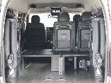4列目跳ね上げ可能！荷室スペースも確保！