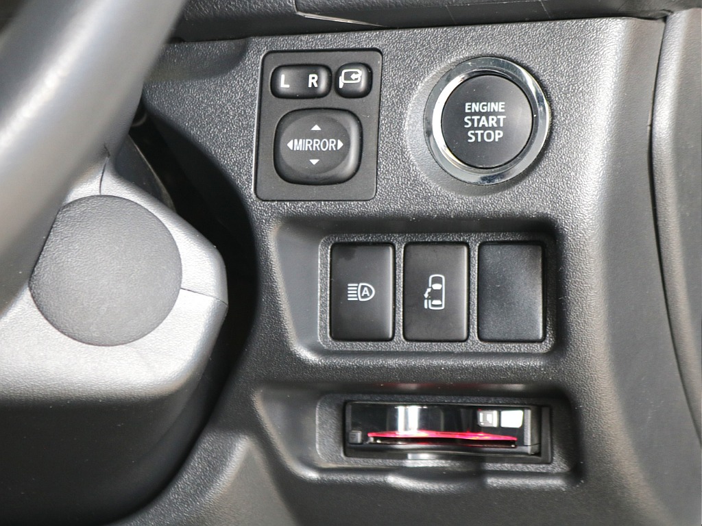 プッシュ式スタート・オートハイビームスイッチ・パワースライドドアスイッチ・ビルトインETC