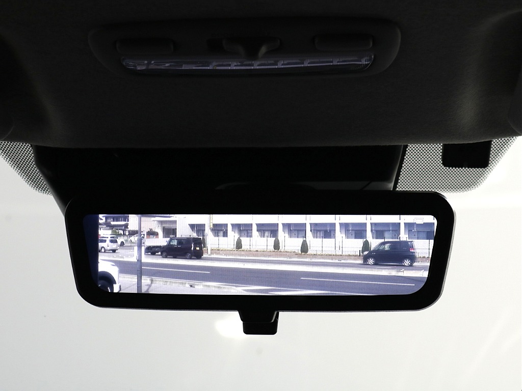 デジタルインナーミラー※モニターと鏡面で切り替え可能