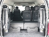 4列目跳ね上げ可能！荷物スペースも確保！