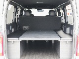 上下２段の荷室スペースとしても活用可