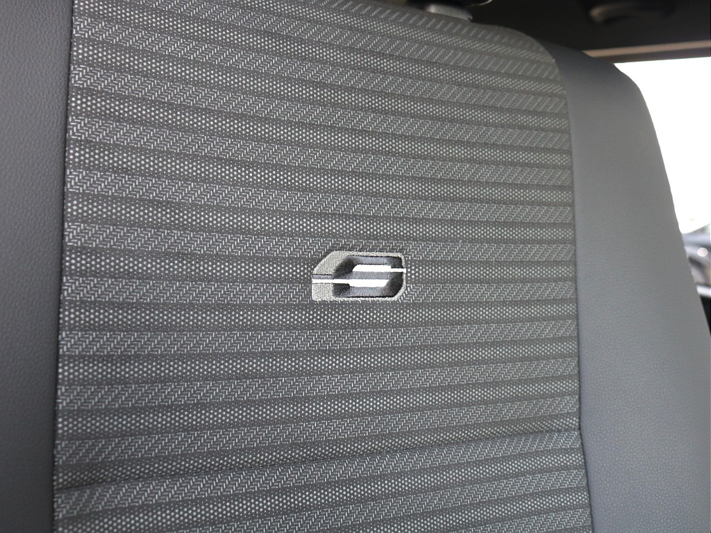 ダークプライムS特別仕様車限定トリコット＋合成皮革シート