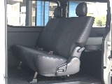セカンドシート三人掛けベンチシート