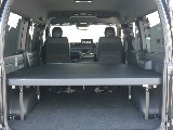 セカンドシート背もたれ倒せばフルフラット可能