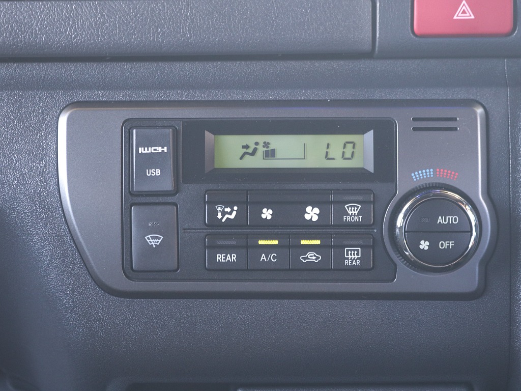 エアコンパネル・HDMI＆USBポート