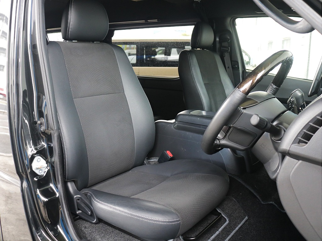 ダークプライムⅡ特別仕様車限定ハーフレザーシート