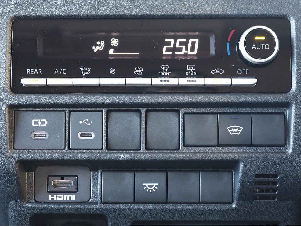 トヨタ&nbsp;ハイエース&nbsp;ワゴン2.7GLロング ミドルルーフ 4WD&nbsp;新型ハイエース！ファミリーパッケージ！&nbsp;栃木県の詳細画像&nbsp;その9