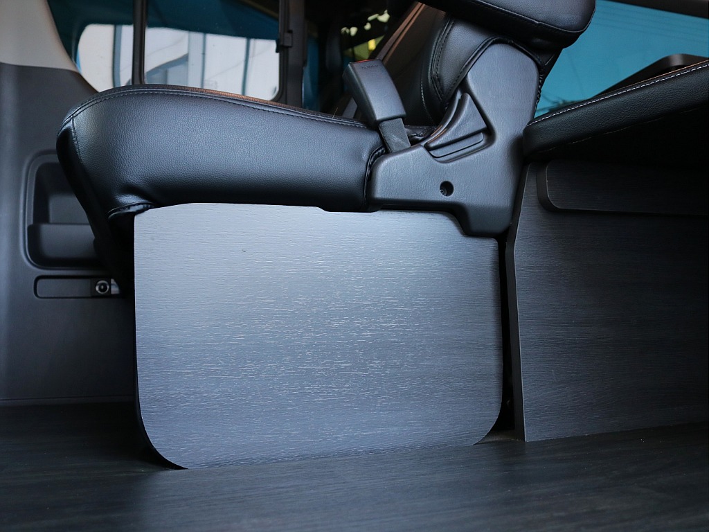 トヨタ&nbsp;ハイエース&nbsp;ワゴン2.7GLロング ミドルルーフ&nbsp;場面ごとに自由自在の内装架装！！&nbsp;栃木県の詳細画像&nbsp;その17