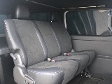 後部座席は特別仕様車ダークプライムⅡの特徴であるハーフレザー調のシートになっております！