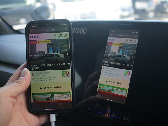 ミラーリング施工済みのお車となりますので、携帯の画面を映して頂く事も可能です！