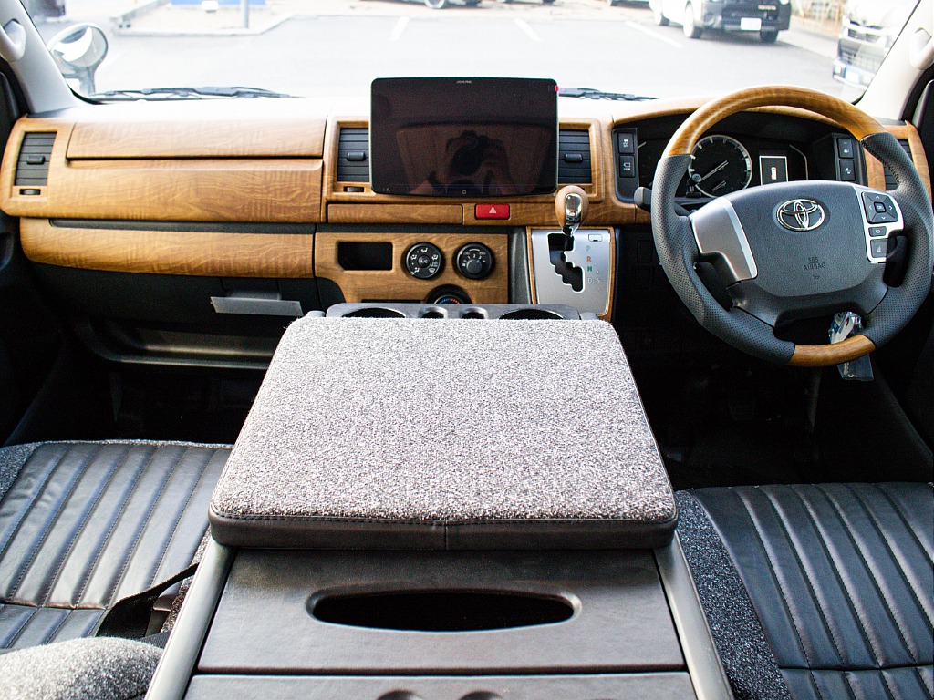 WoodRimならではのオシャレな運転席周りになってます！