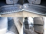 運転席・助手席後ろ部分には、収納スペースもございます！