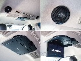 12.8インチフリップダウンモニターとルーフスピーカーがはじめから装備されてます！