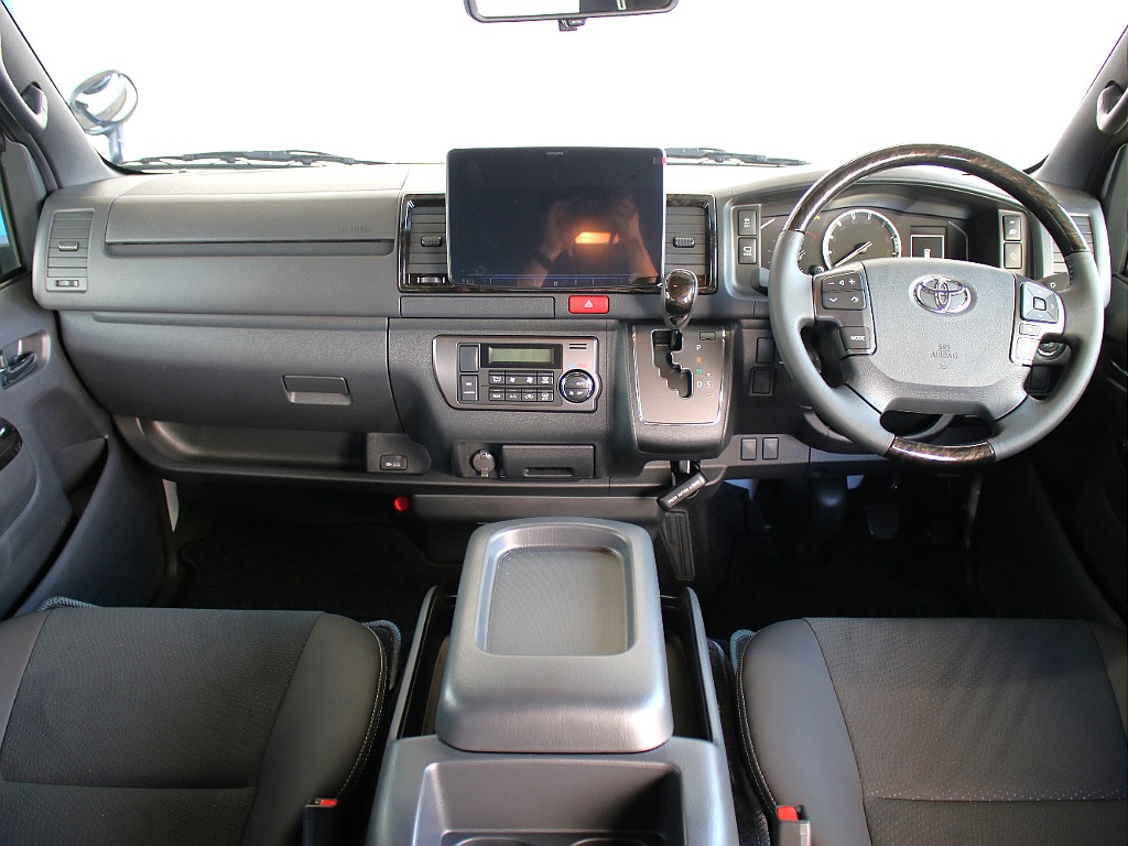 ダークプライムⅡならではの運転席周りになります！