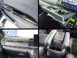 運転席・助手席の両側にオリジナルアームレスト装備してます！