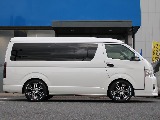 ローダウン施工にマッチしたオーバーフェンダーなども装備してます！