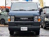 ハイエースとは思えないアメリカンなフロントフェイスに仕上がってます！