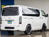 メーカーオプションのホワイトパールクリスタルシャインのボディカラーになります！