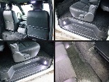 汚れが気になるスライドドアステップや2列目足元も状態良好！