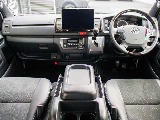 ダークプライムⅡならではの内装になります！高年式低走行の車両ですので状態良好です！