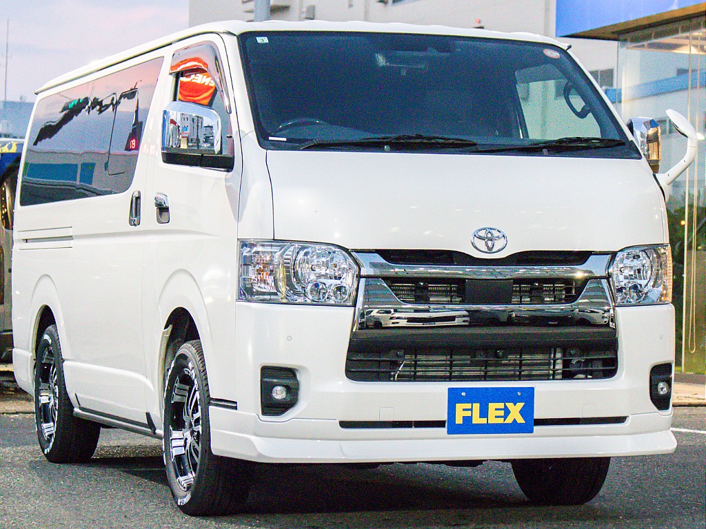 新品パーツ多数装備の高年式車両！
