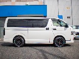 両側小窓付きの車両になります！